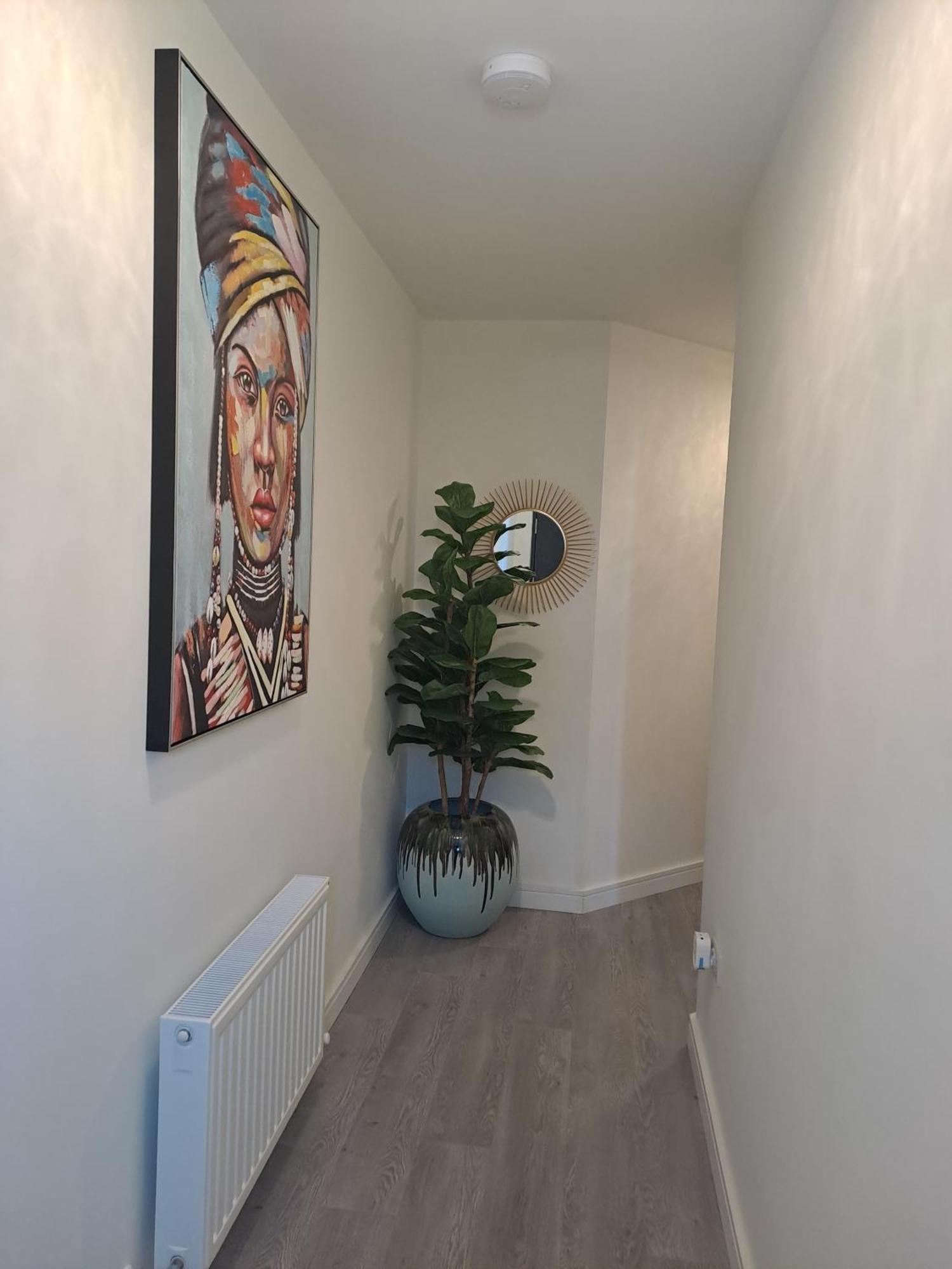 Cozy Bedroom In Lucan, Dublin Eksteriør billede